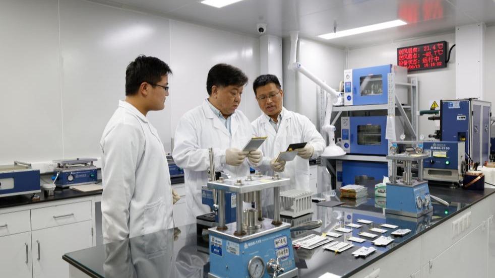 我国科学家将锂电池能量密度和续航能力提高了2-3倍