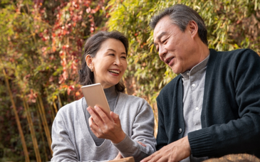 当银发族遇上短视频:“数字敬老”不是“独角戏”|新京报评论