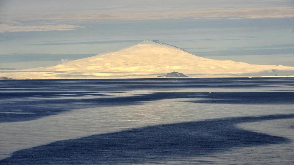 我国科学家建立首份南极“冰下火山”的“身份档案”
