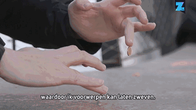 女子车祸后开始“改造”自己：左手芯片开门、右手可刷 NFC，这些“生物黑客”有多疯狂？
