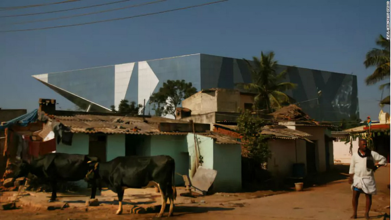 印度人统治硅谷，中国人沦为打工仔？看看他们的后院吧